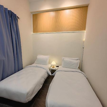 Ww Hostel 22A Private Shower Джордж Таун Екстериор снимка