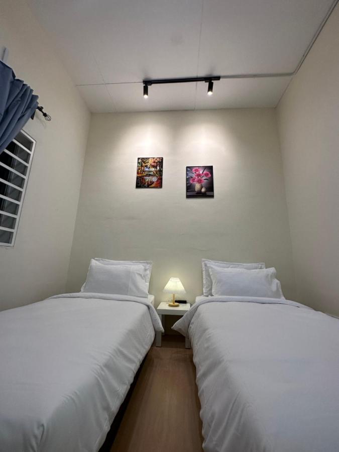 Ww Hostel 22A Private Shower Джордж Таун Екстериор снимка