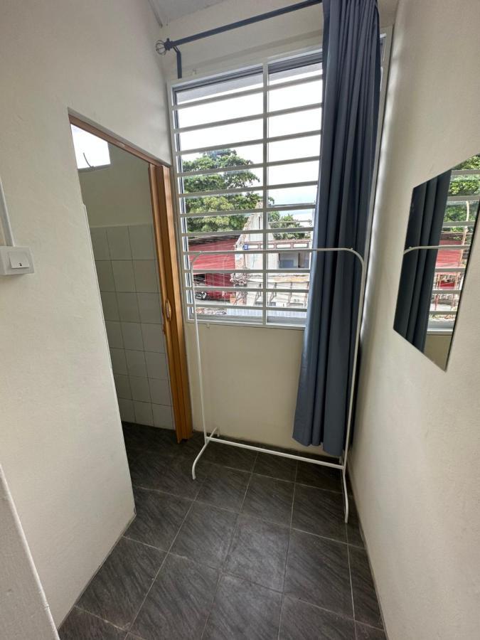 Ww Hostel 22A Private Shower Джордж Таун Екстериор снимка