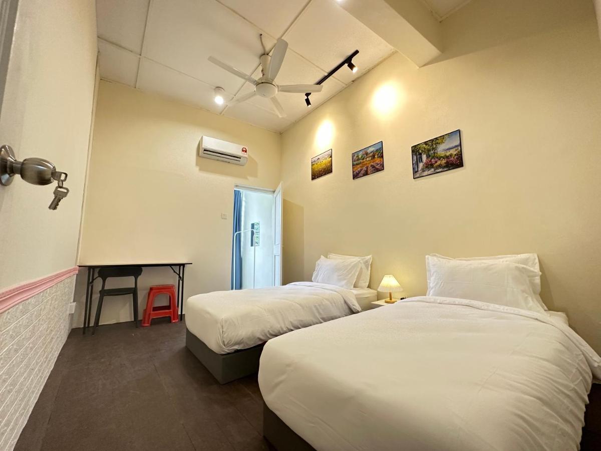 Ww Hostel 22A Private Shower Джордж Таун Екстериор снимка