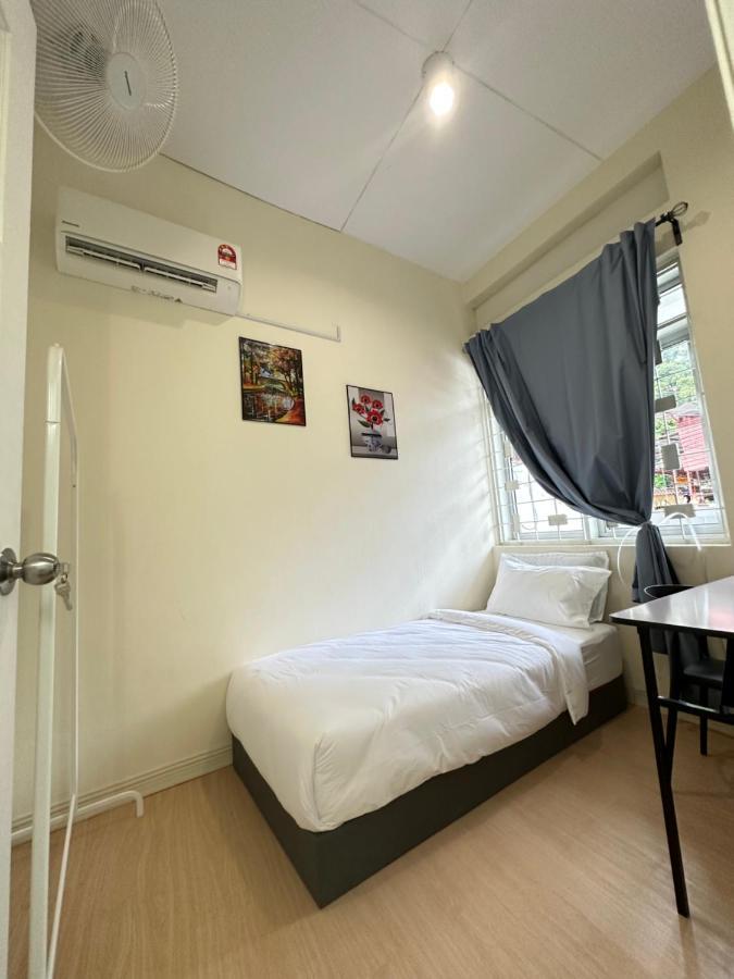 Ww Hostel 22A Private Shower Джордж Таун Екстериор снимка