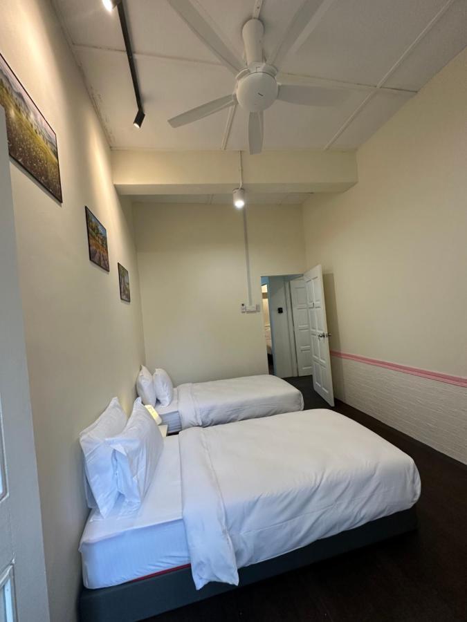 Ww Hostel 22A Private Shower Джордж Таун Екстериор снимка