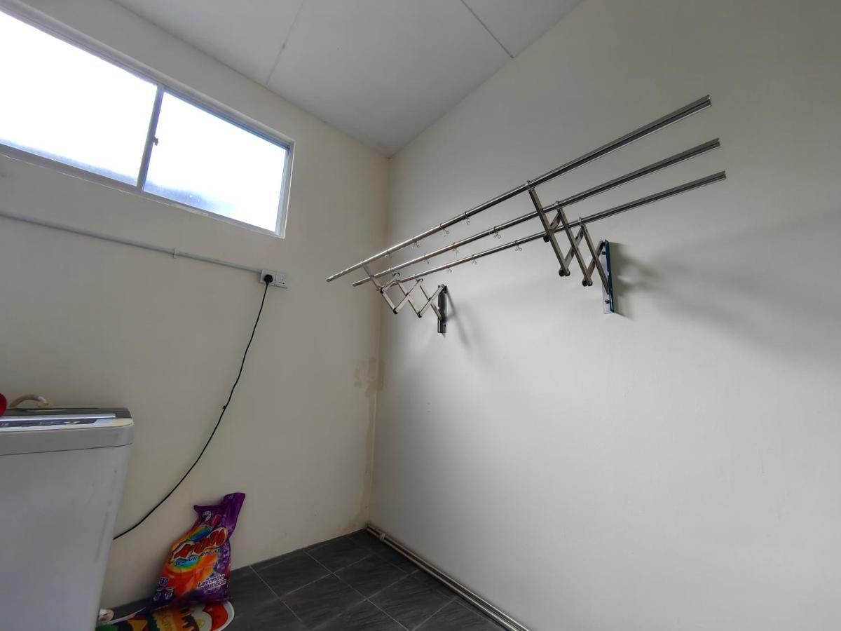 Ww Hostel 22A Private Shower Джордж Таун Екстериор снимка