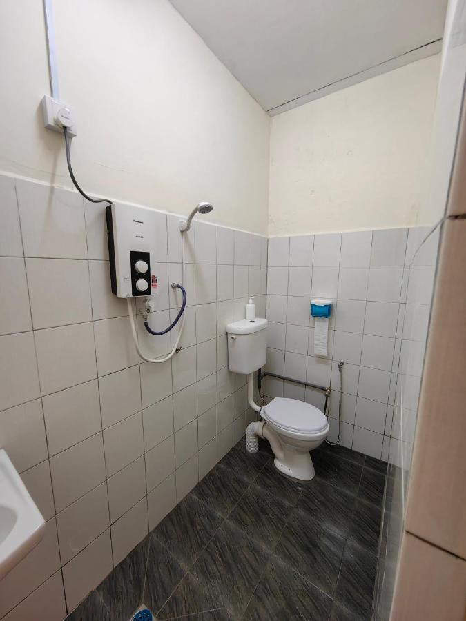 Ww Hostel 22A Private Shower Джордж Таун Екстериор снимка