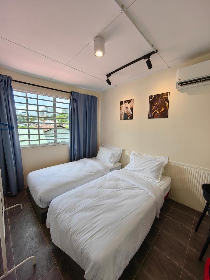 Ww Hostel 22A Private Shower Джордж Таун Екстериор снимка