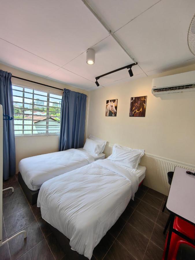 Ww Hostel 22A Private Shower Джордж Таун Екстериор снимка