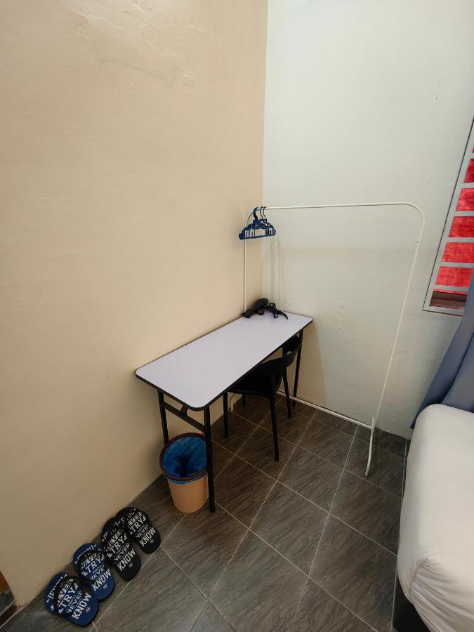 Ww Hostel 22A Private Shower Джордж Таун Екстериор снимка