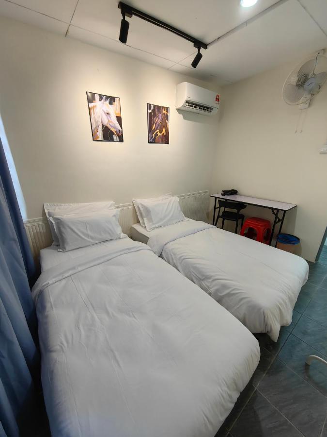 Ww Hostel 22A Private Shower Джордж Таун Екстериор снимка