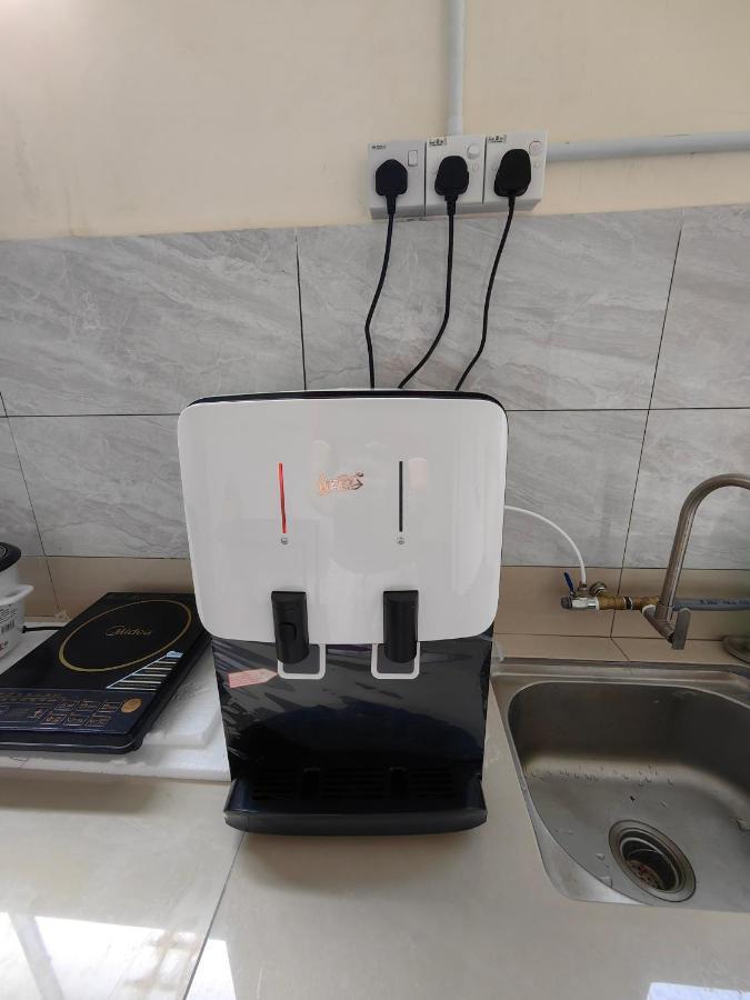 Ww Hostel 22A Private Shower Джордж Таун Екстериор снимка