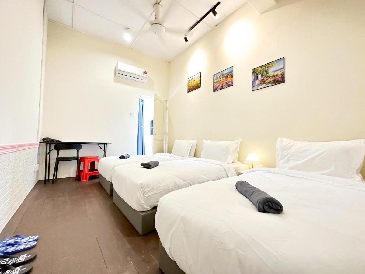 Ww Hostel 22A Private Shower Джордж Таун Екстериор снимка